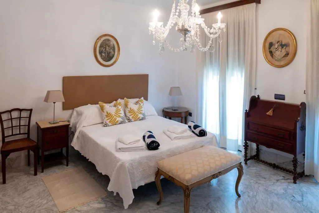 Beachside Villa In Puerto Marina, Benalmádena